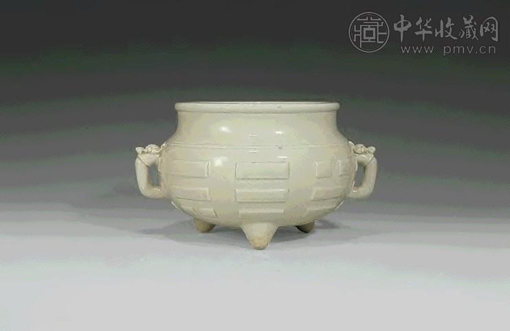 清早期 白釉八卦三足炉