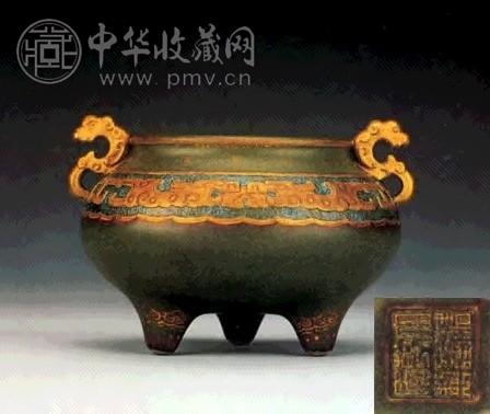 清乾隆 仿铜錾花夔龙耳炉
