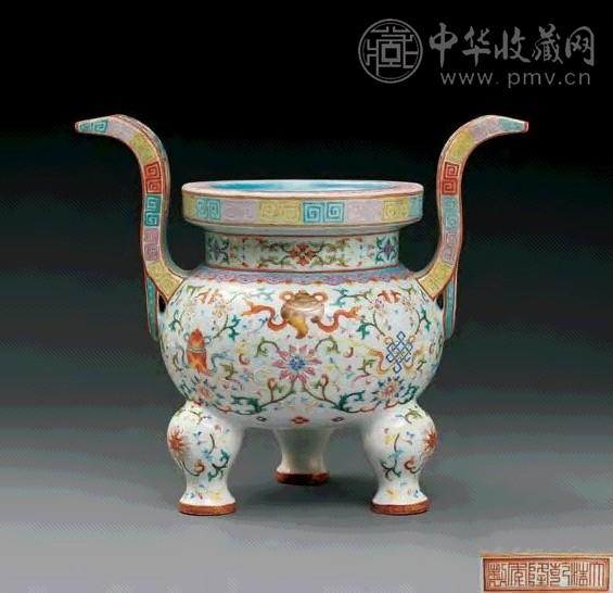 清乾隆 粉彩八宝纹双耳三足炉