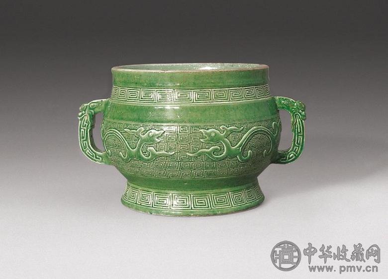 清光绪 雕瓷绿釉刻兽面纹双耳炉