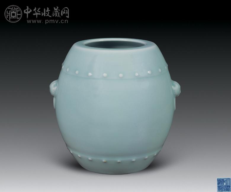 清乾隆 粉青釉铺首鼓式罐