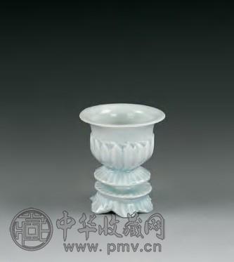 宋 影青刻莲瓣纹带座炉