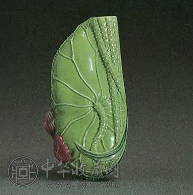 道光 粉彩荷叶形鼻烟壶