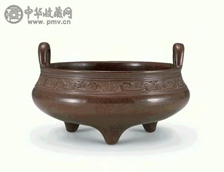 清乾隆 铁锈红釉夔龙纹炉