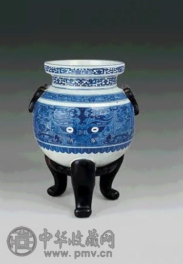 清乾隆 青花兽面纹炉