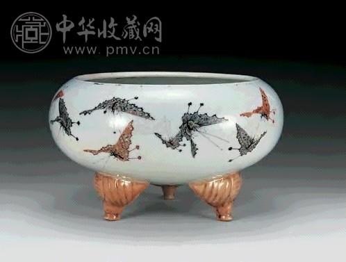 清光绪 粉彩蝴蝶纹钵式炉