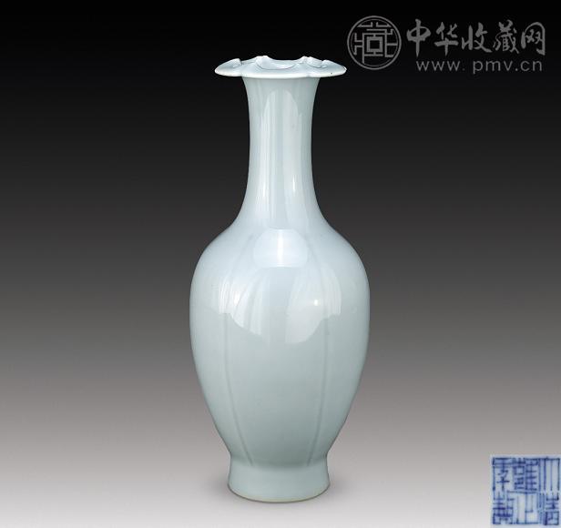 清 天青釉花口瓶