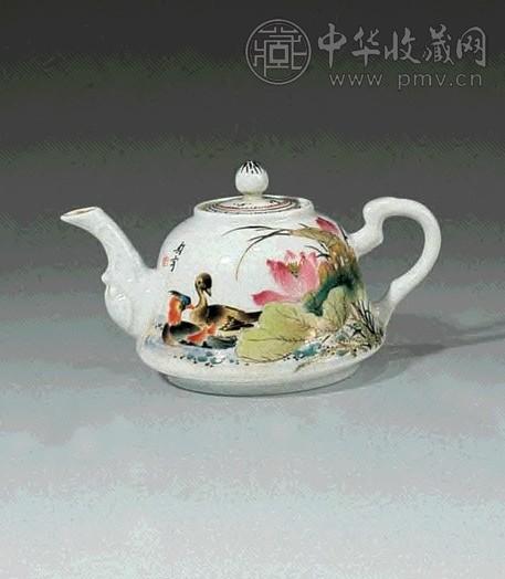 民国 潘匋宇绘粉彩荷花茶壶
