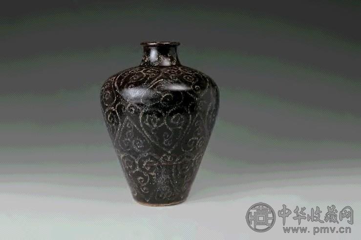 宋 吉州窑酱黑釉彩绘如意云纹梅瓶