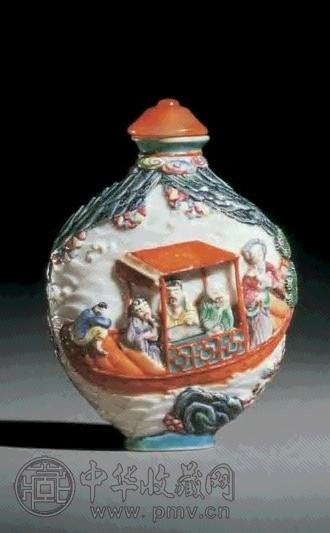 1796-1820年 粉彩浮雕庭园人物图鼻烟壶