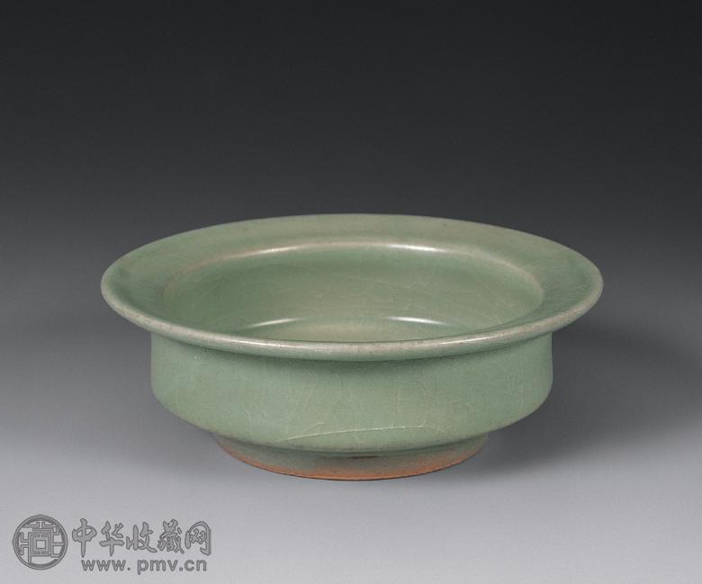 南宋 龙泉窑板沿折腰洗
