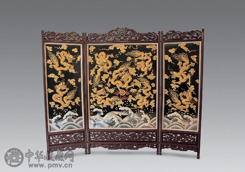 七十年作 潮州粤绣钉金垫浮绣“九龙屏风”