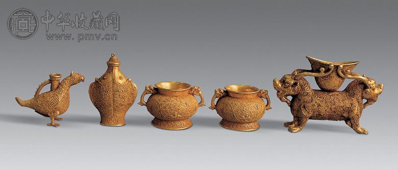 清 双兽驮元宝 二件双耳尊 双鱼鼻烟壶 独角鸟花插