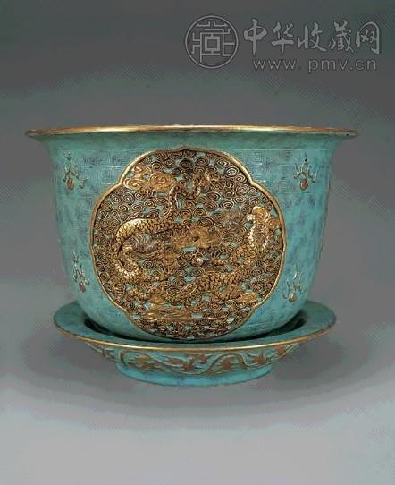 清乾隆 炉钧釉开光鎏金堆刻双龙戏珠花盆