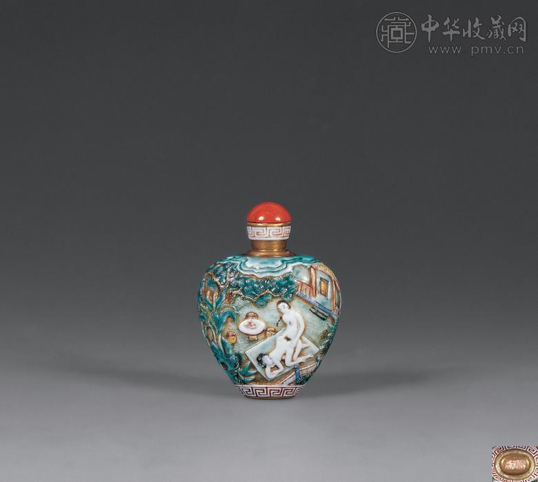 清乾隆 浮雕粉彩春宫图鼻烟壶