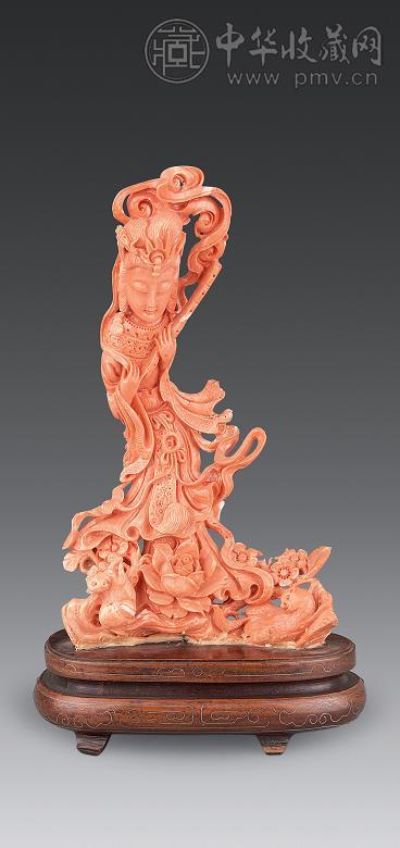 清 珊瑚雕仕女摆件