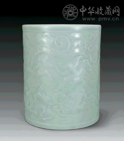 清乾隆 天青釉龙纹笔筒
