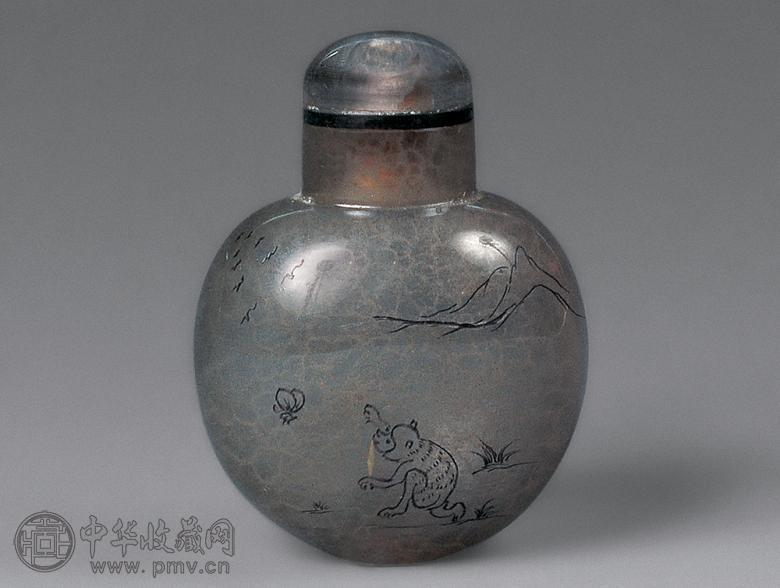 清 水晶猴蝶纹鼻烟壶