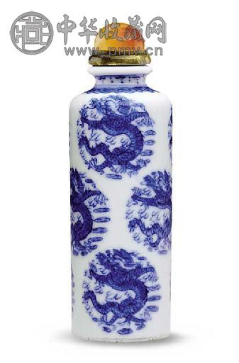 清十八/十九世纪 青花团龙纹鼻烟壶