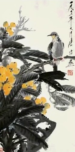 唐云 1972年作 枇杷小鸟 立轴 设色纸本