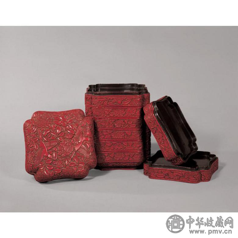 元 剔红雕漆“穿花锦鸟”图九撞委角方盖盒