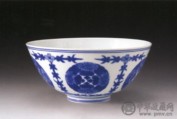 清雍正 青花团花碗