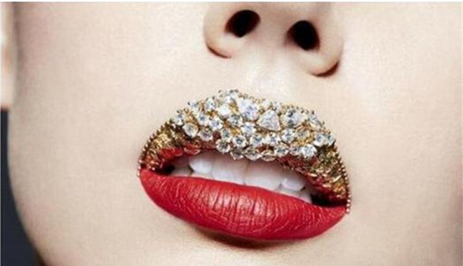 世界最贵嘴唇造型：6.5克拉钻石点缀
