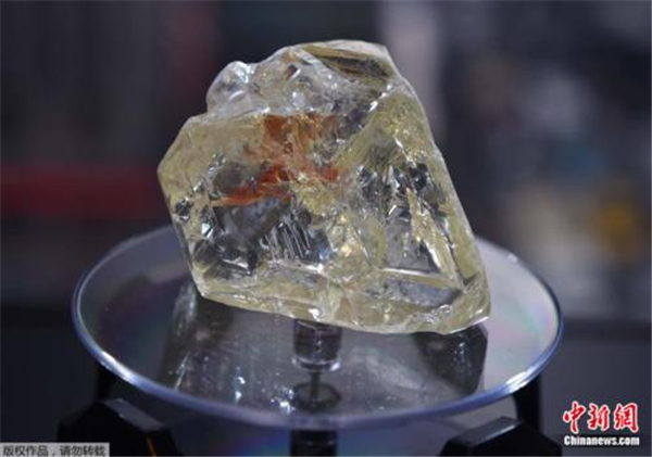 塞拉利昂公开拍卖709克拉钻石 以650万美元成交 塞拉利昂公开拍卖709克拉钻石 以650万美元成交
