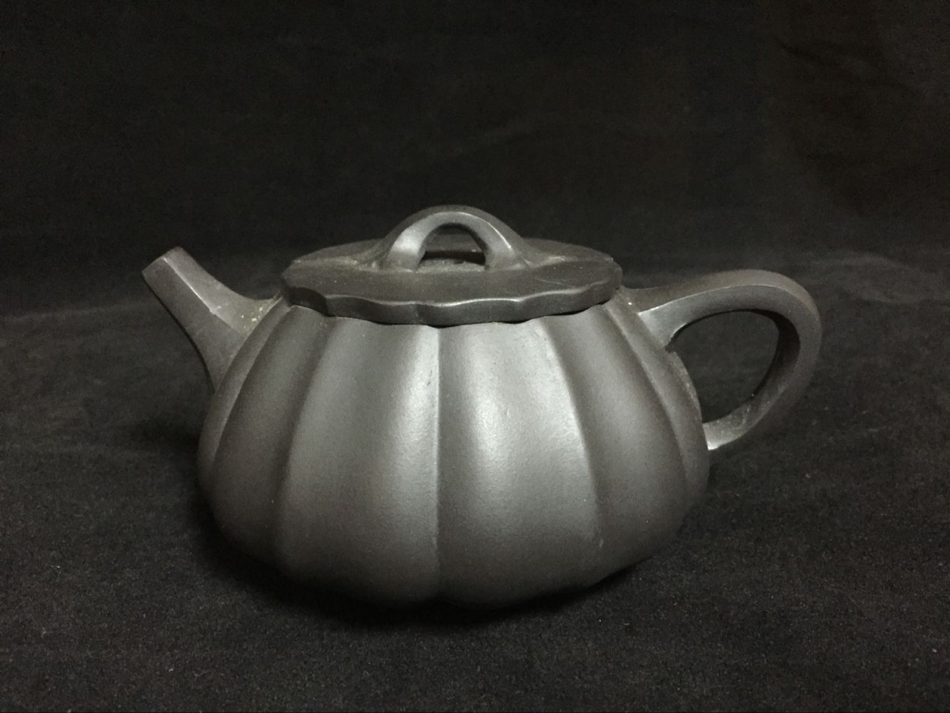 筋纹石瓢壶 吴洪英