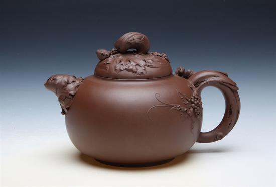 艺术家季益顺作品 秋趣同样,现代紫砂陶艺文化修饰与紫砂传统工艺手法