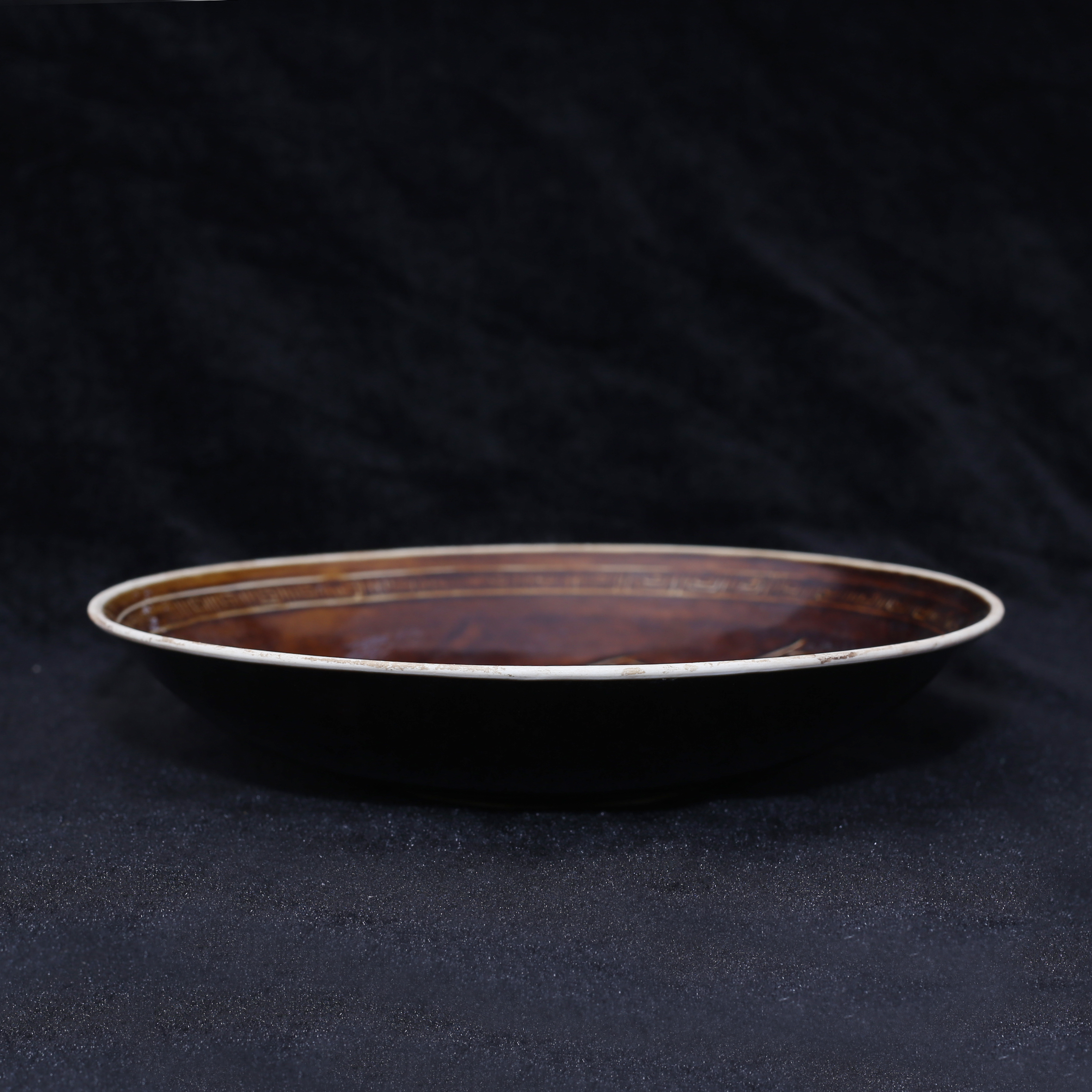 [531]定窑酱色刻兽纹盘