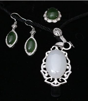 和田玉套装（附鉴定证书）