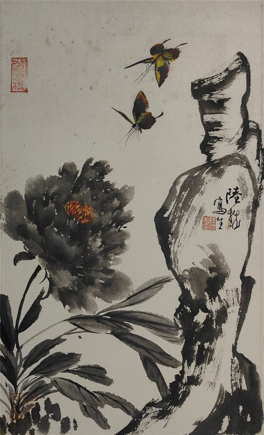 陆抑非      花蝶图