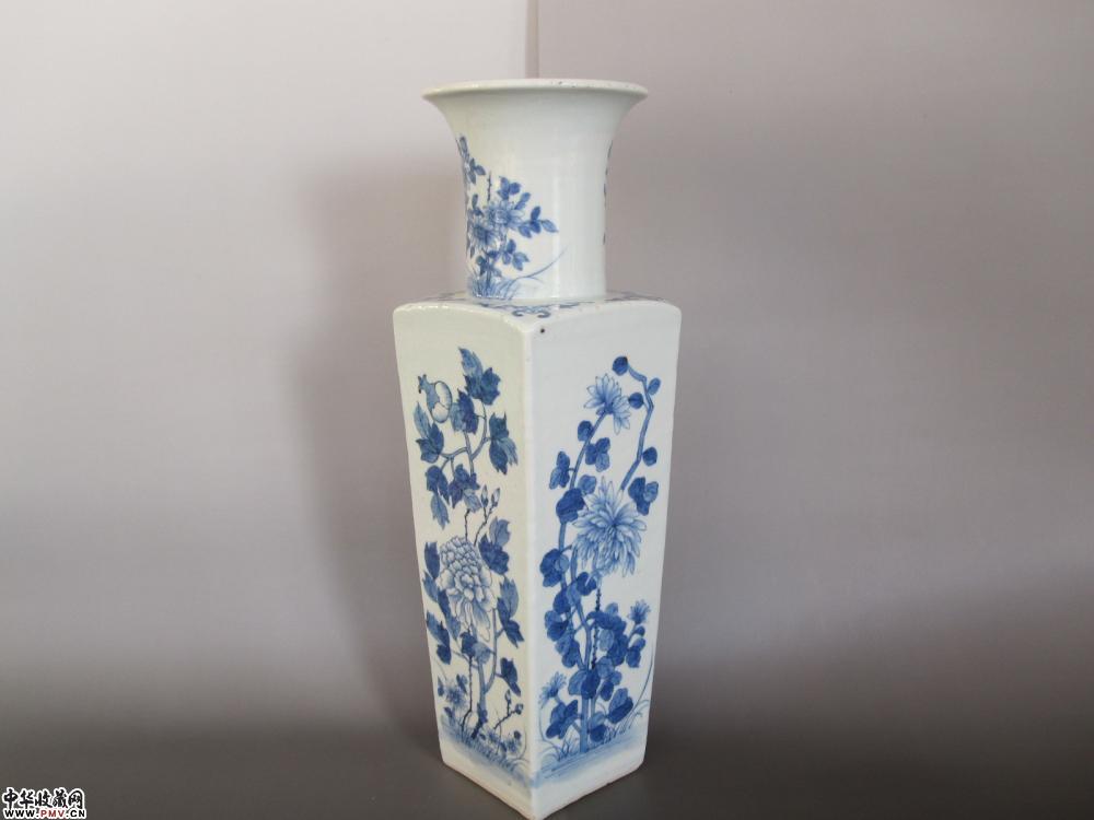 清中期景德镇窑青花四季花卉纹赏瓶【已售】