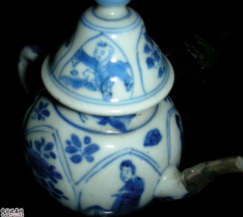 康.青花人物壶