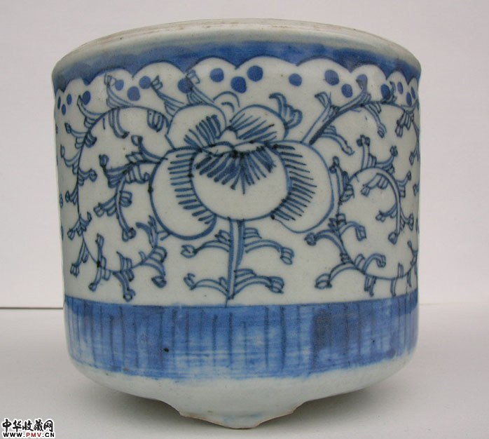 青花淡描缠枝花卉炉