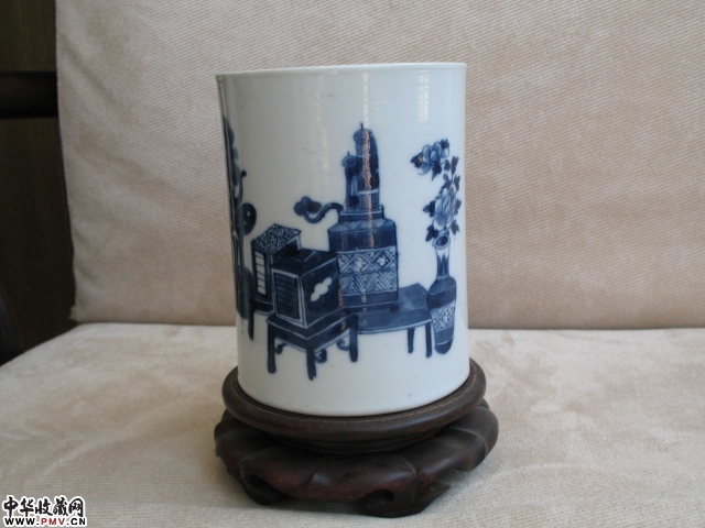 雍正束腰博古笔筒