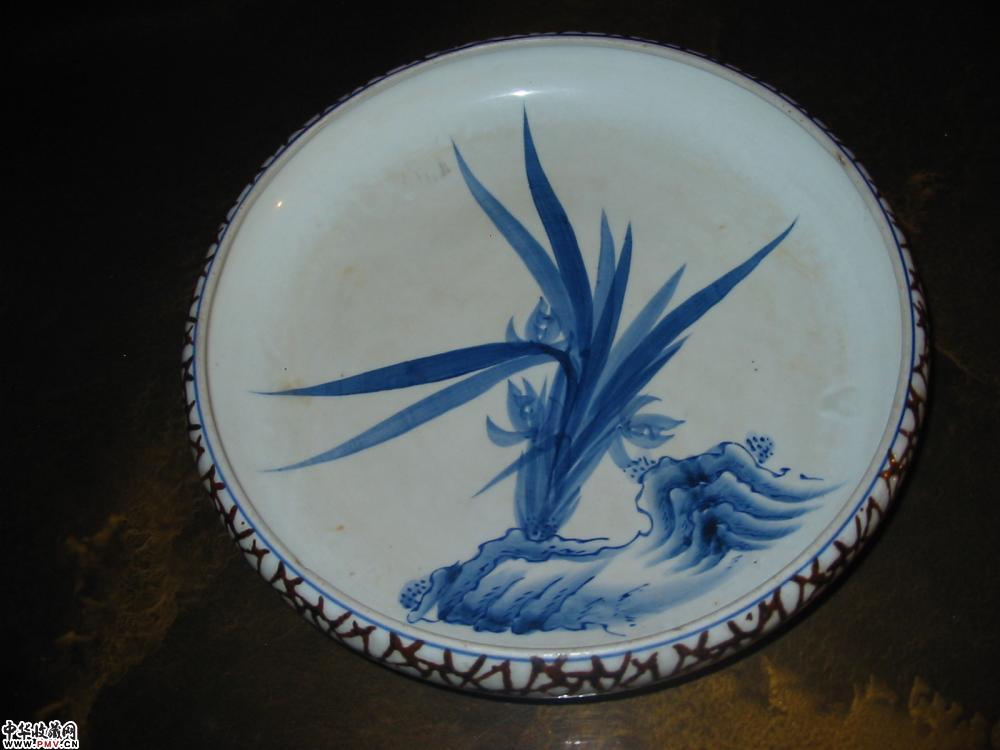 石纹青花兰草笔冼