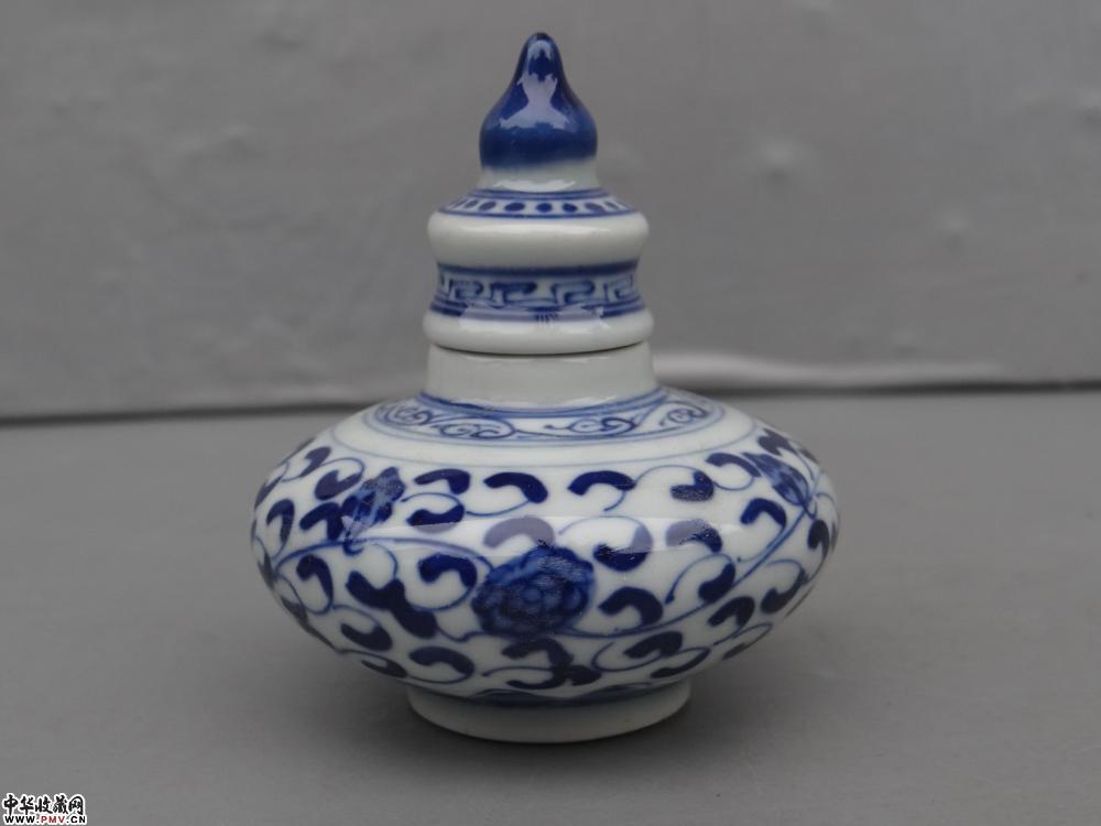 清代  景德镇窑青花缠枝花卉纹小盖瓶
