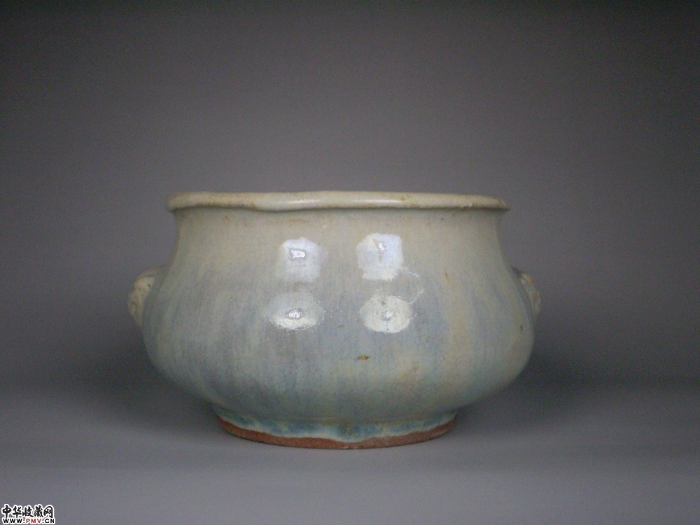 清晚期石湾窑月白釉炉