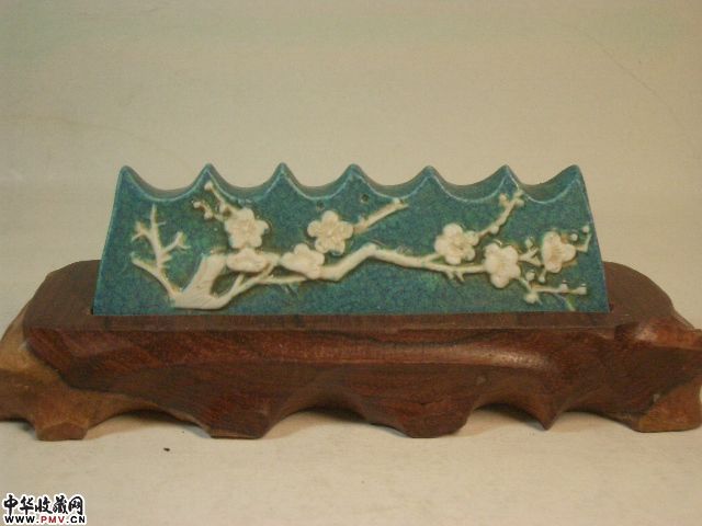 晚清炉均釉堆瓷梅花纹笔架连座