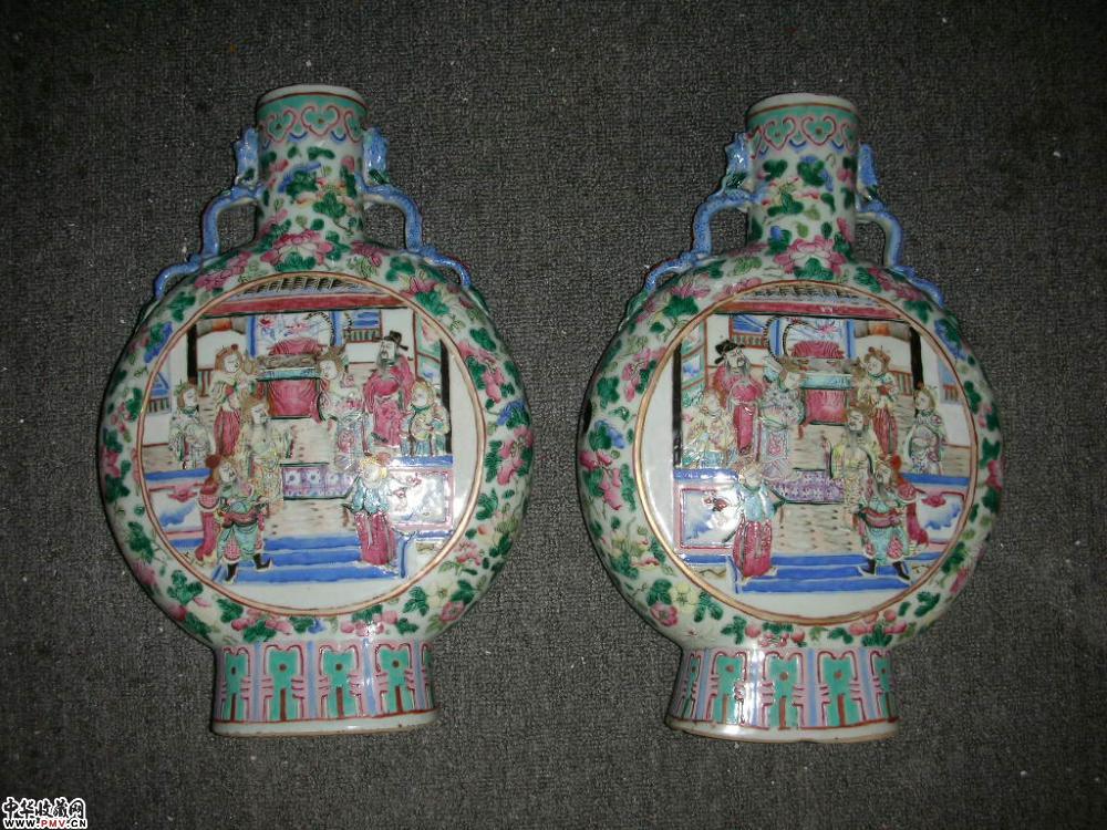 粉彩人物抱月瓶一对