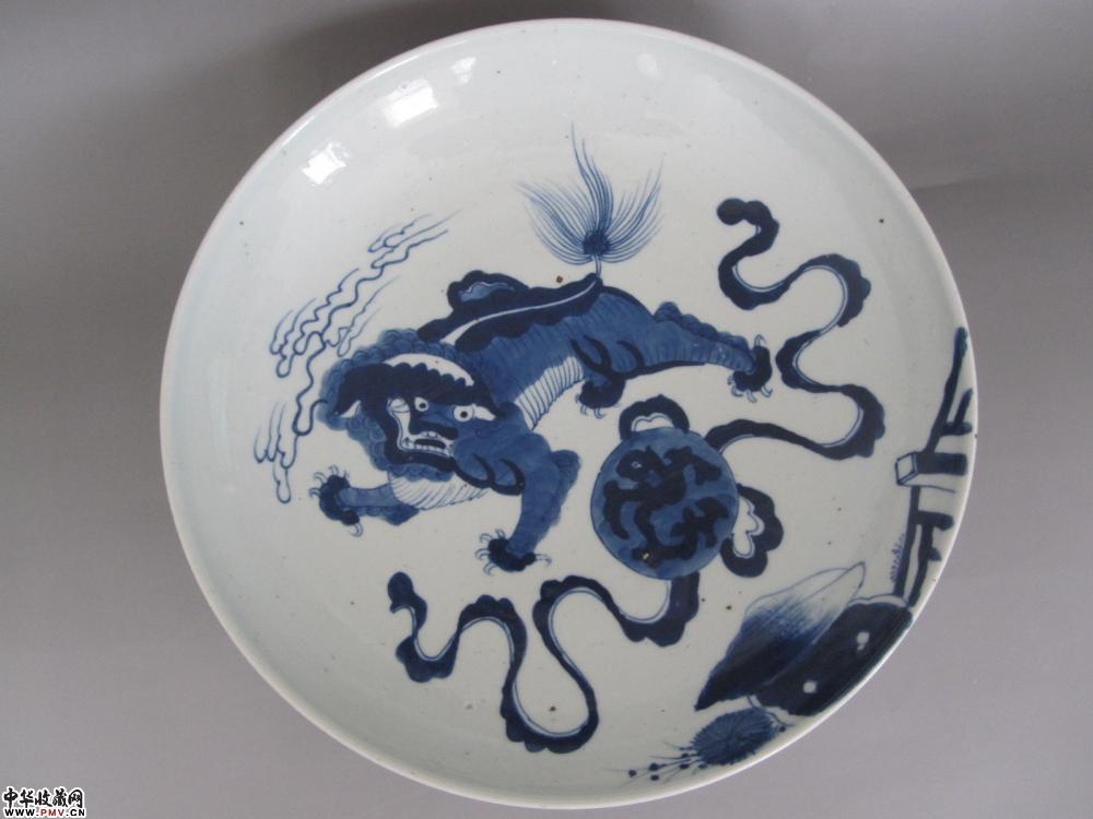 清乾隆青花狮子绣球图盘《已售》