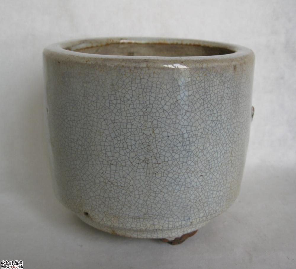 清代哥釉香炉一只