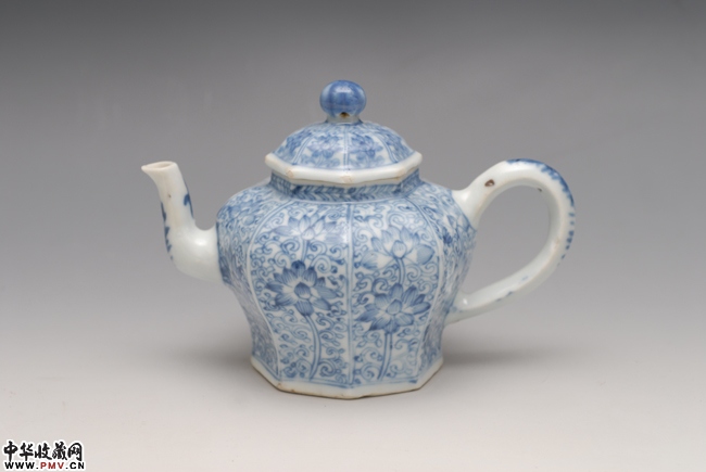 清雍正青花荷花八愣壶