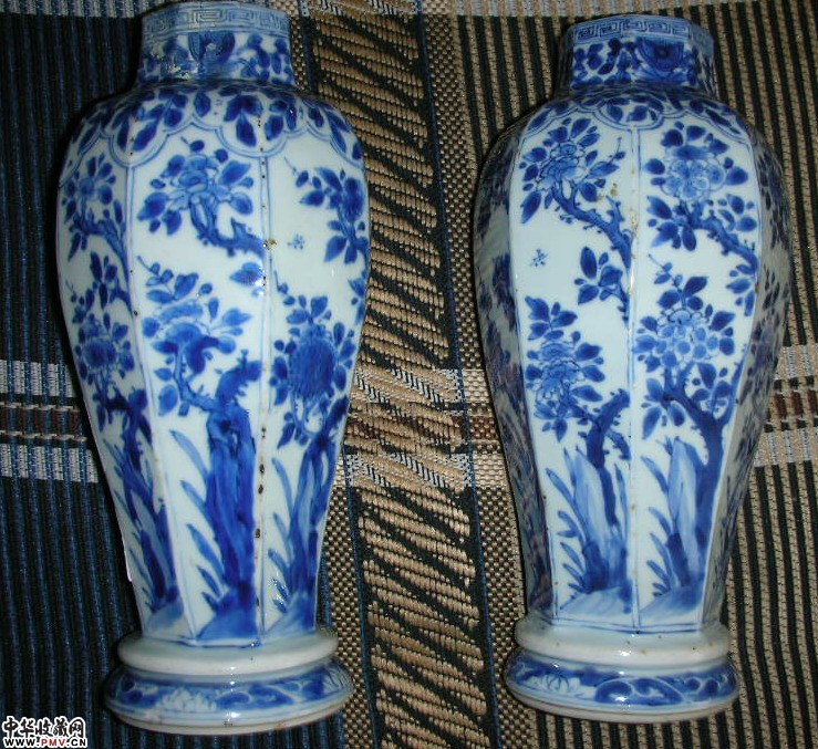 康.青花花卉瓶一对
