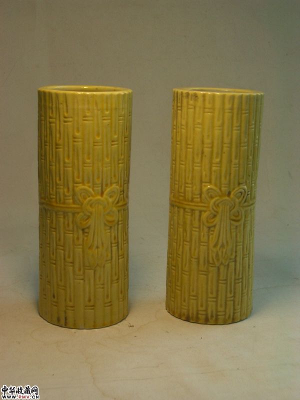 清末民初 黄地像生包袱瓶一对