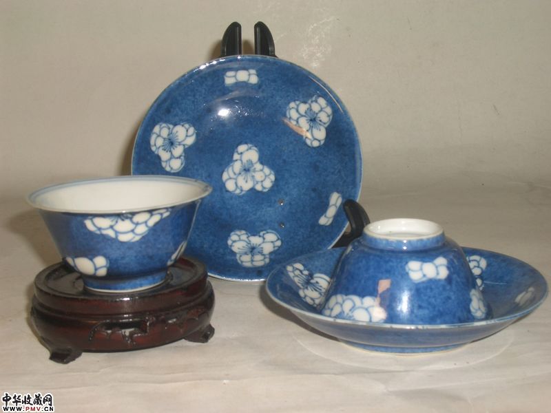 清康熙 洒蓝留白花卉纹杯碟2套（4件）
