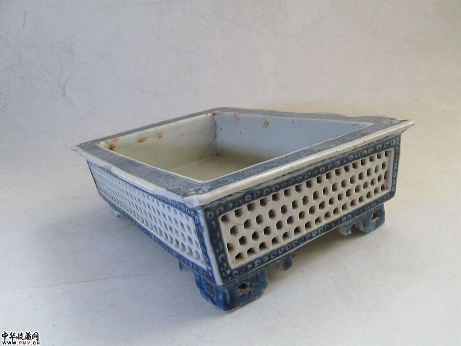 清代青花水仙盆（图不清）