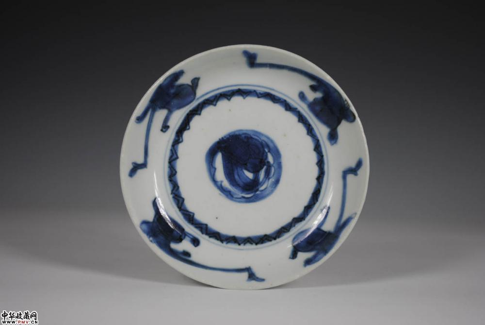 明嘉靖景德镇窑夔龙青花盘